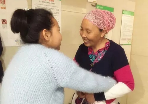 【医术精湛  重见光明】一面锦旗和18岁女孩的光明路