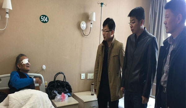 米东区78岁“三无” 白内障老人在普瑞眼科重获光明