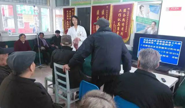 普瑞眼科专家走进公交社区卫生服务站进行爱眼讲座及义诊