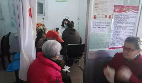 普瑞眼科专家走进公交社区卫生服务站进行爱眼讲座及义诊