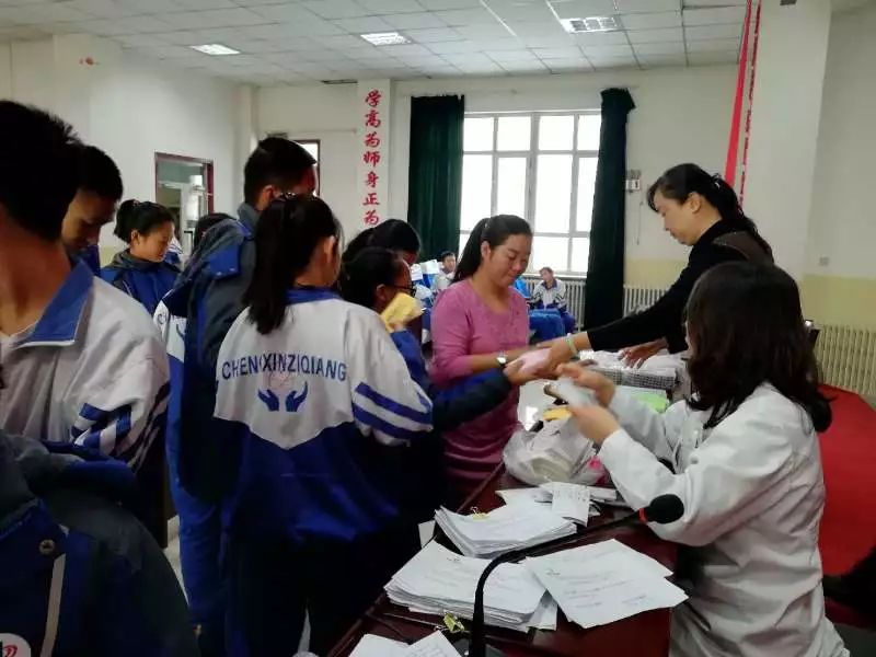 这是个有点心酸的故事，爱心送给那些需要帮助的孩子