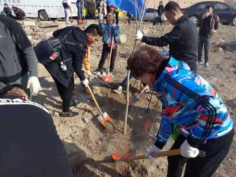 普瑞眼科参加天山区秋季义务植树活动