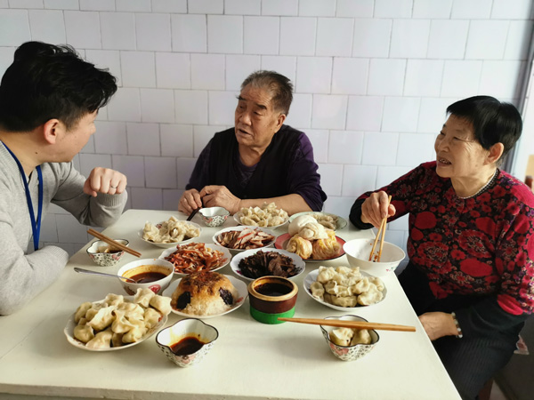 元宵慰问送祝福，浓浓关爱暖人心